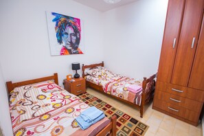 2 chambres, fer et planche à repasser, lit parapluie, Wi-Fi gratuit