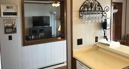 Pinnacle Inn Resort - Indoor Pool & Hot Tubs "Money Saver" Beech Mountain, NC