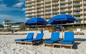 Aan het strand, ligstoelen aan het strand