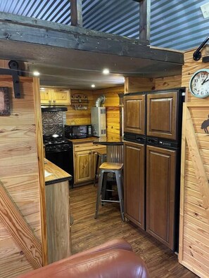 Fridge, microwave, oven, stovetop - Secluded Ozarks Cabin in the woods - Eminence MO (Eminence)