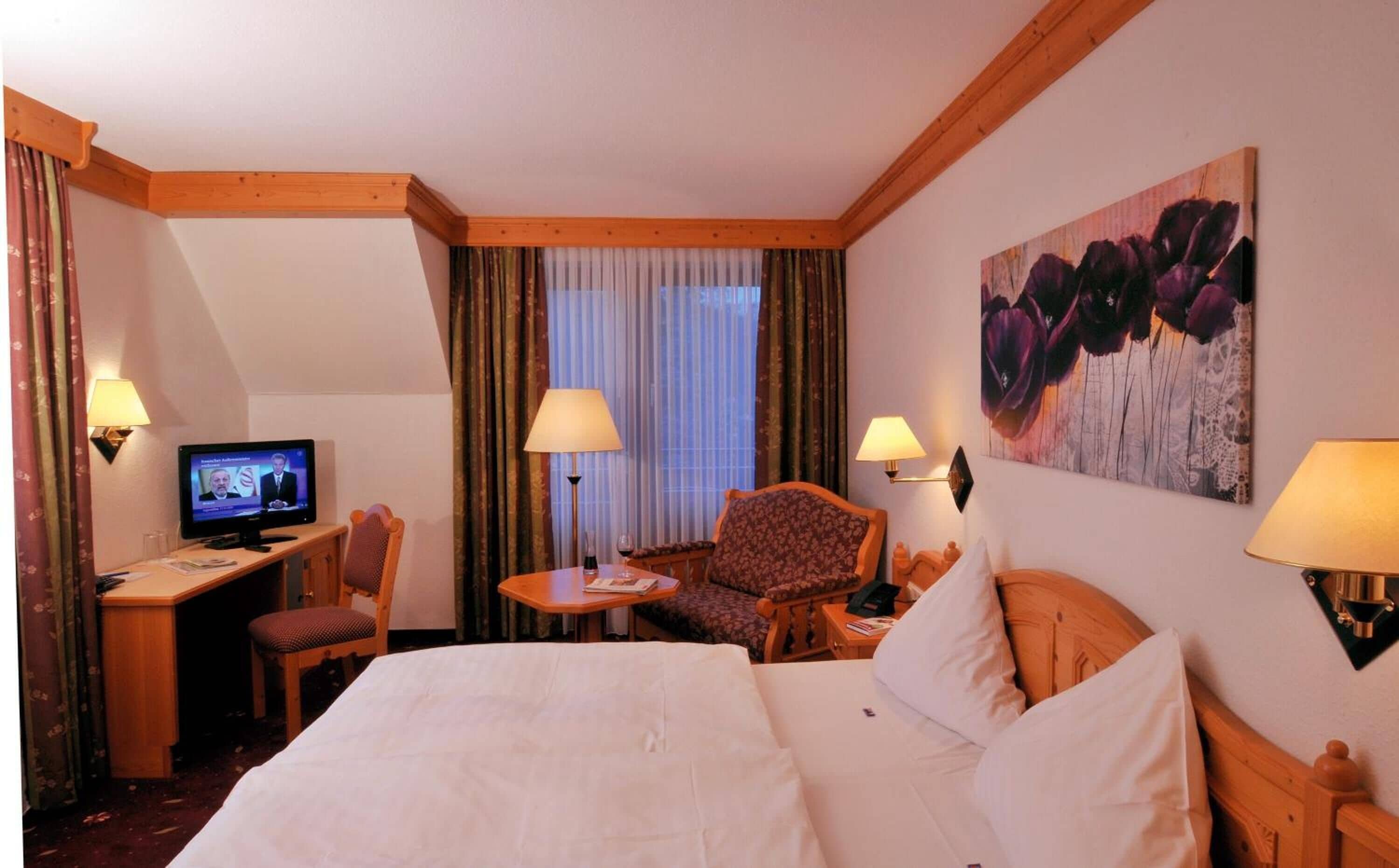 1 bedroom, hypo-allergenic bedding, minibar, in-room safe