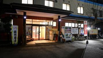 Façade de l’hébergement - soirée/nuit