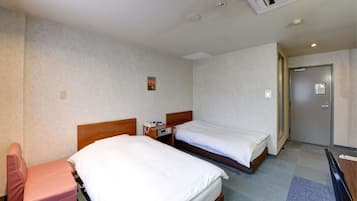 Escritorio, wifi gratis y ropa de cama