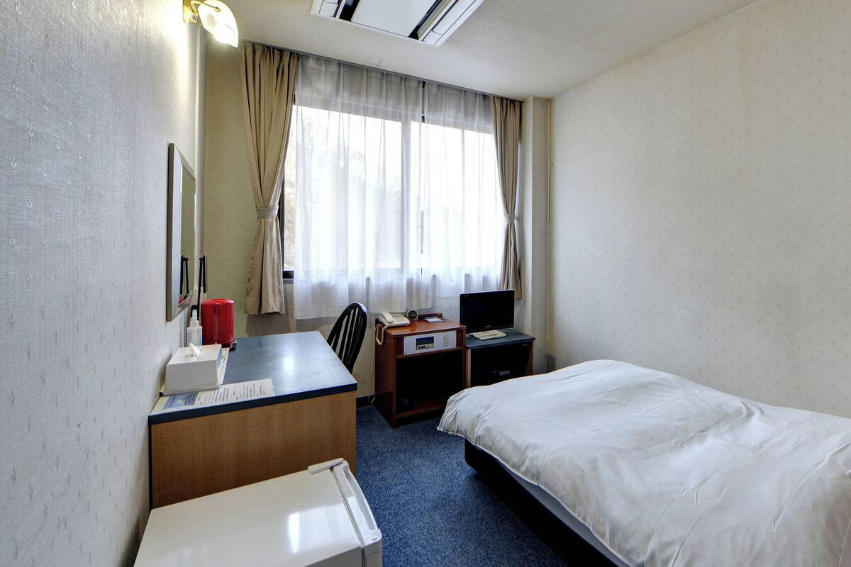 Desk, WiFi (free), bed sheets