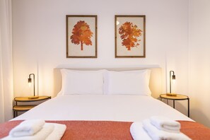 4 bedrooms, desk, iron/ironing board, travel crib - TOI ET MOI -  our reviews speek for us ! (Ponta Delgada)