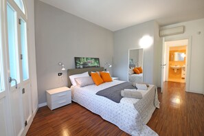 1 habitación, tabla de planchar con plancha, cuna de viaje y wifi 