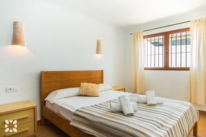 4 dormitorios, tabla de planchar con plancha, wifi gratis