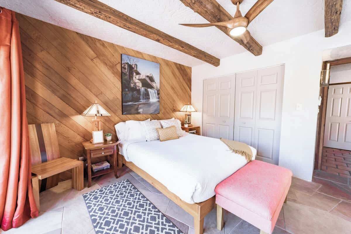4 bedrooms, desk, iron/ironing board, travel cot