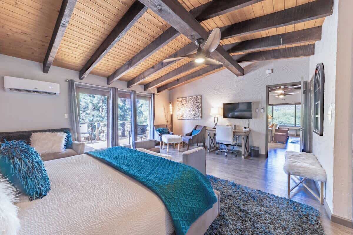4 bedrooms, desk, iron/ironing board, travel crib