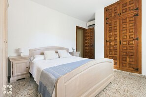 3 bedrooms, iron/ironing board, free WiFi