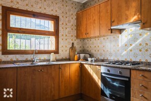 Frigorífico, microondas, horno y lavavajillas