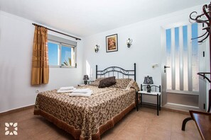 4 dormitoris, planxa i posts de planxar i wifi gratuïta 