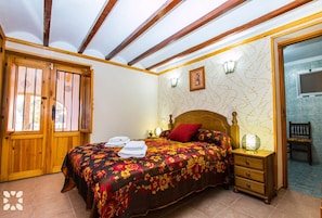 4 bedrooms, iron/ironing board, free WiFi, wheelchair access