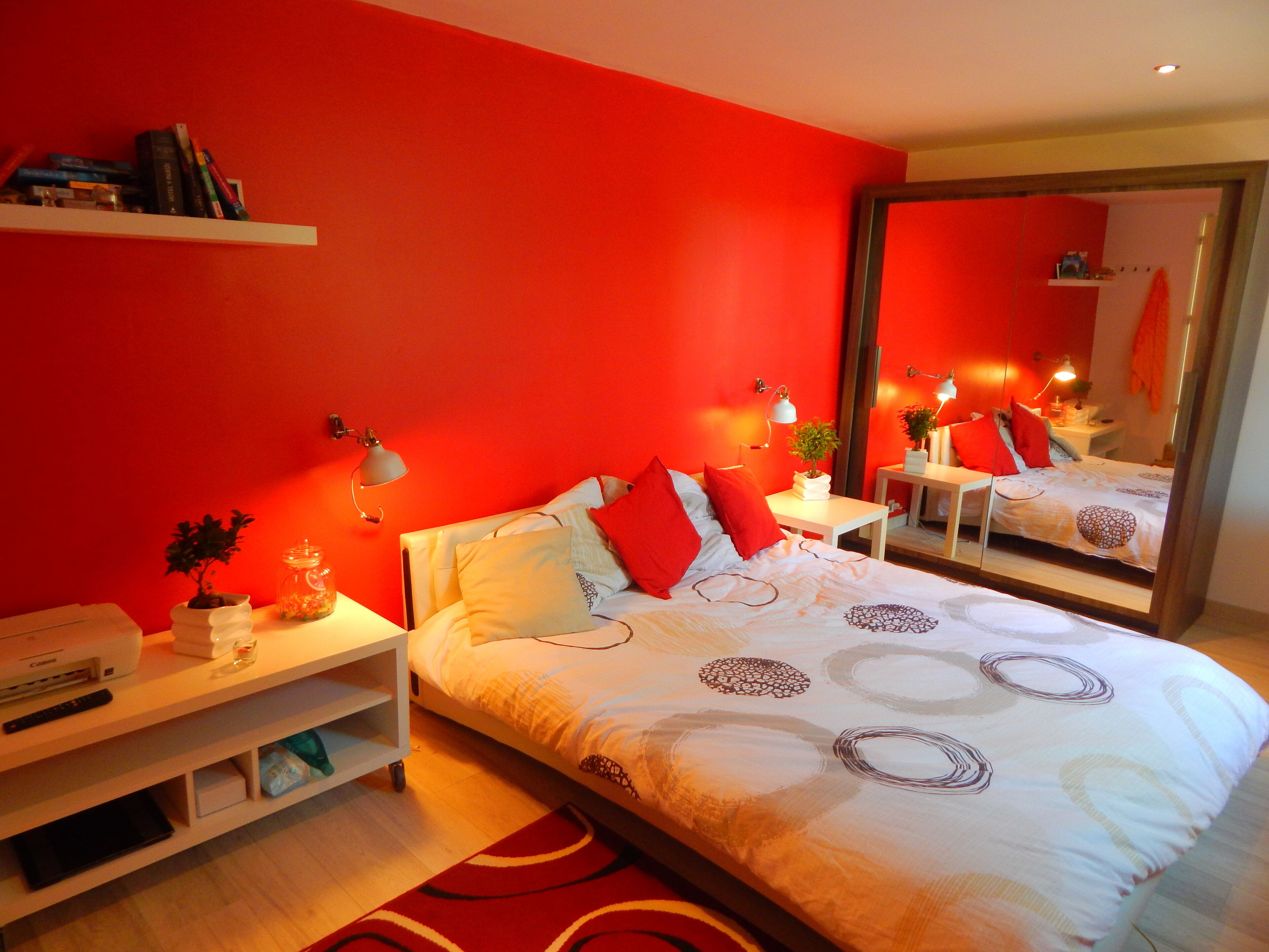 3 chambres, coffres-forts dans les chambres, fer et planche à repasser