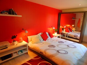 3 عدّة غرف نوم وخزنة داخل الغرفة ومكواة/لوح كي وواي فاي