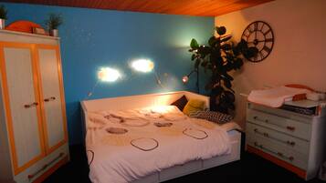 3 slaapkamers, een kluis op de kamer, een strijkplank/strijkijzer, wifi