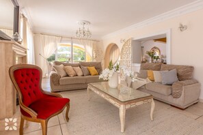 TV, peis og DVD-spiller