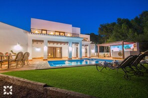 A modern two-story house with a swimming pool, outdoor seating, and a bar area. - Villa WATERFRONT by Abahana Villas (Moraira)