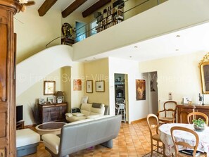 Televisión y reproductor de DVD 