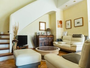 Televisión y reproductor de DVD 