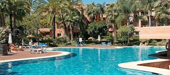 Two Bedroom Apartment in the El Oasis de Marbella complex off the Golden Mile