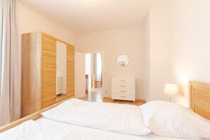 1 bedroom, WiFi, bed sheets