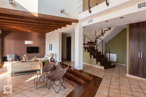 المنشأة من الداخل