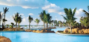 Outdoor pool - Awesome Vacation Deal at Atlantis Resort in  Bahamas on Paradise Island (Paradise Island)