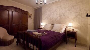 2 chambres, coffres-forts dans les chambres, fer et planche Ă repasser