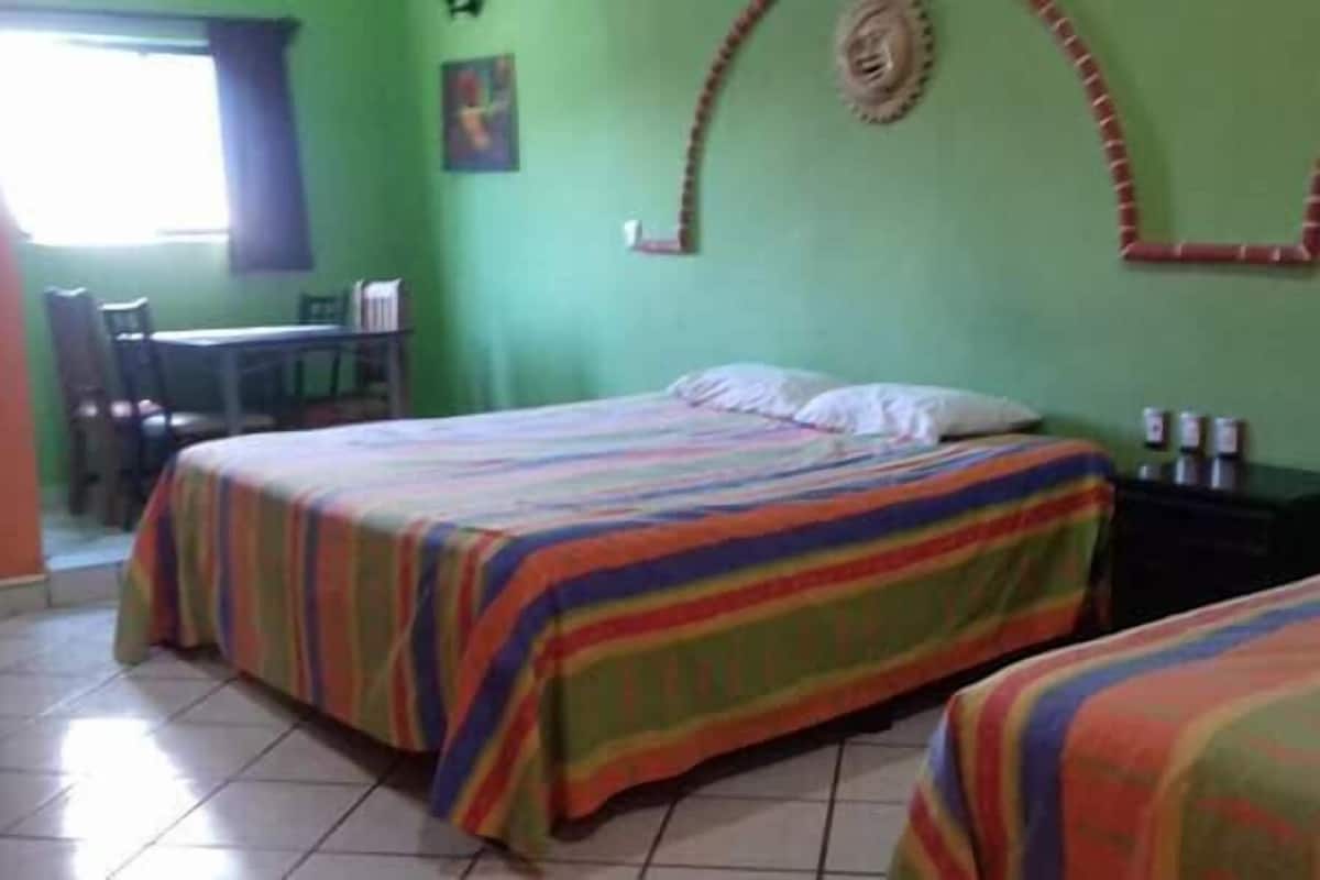 Basic Double Room, 2 Queen Beds | Floor plan