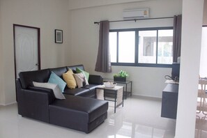 Living area - Sattahip Relaxing Pool Villa (Sattahip)