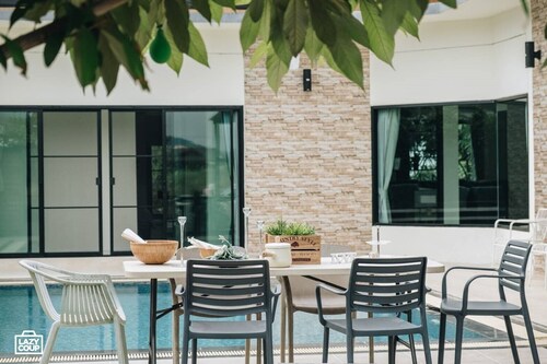 Sattahip Relaxing Pool Villa