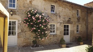 Exterior - Cottage in the countryside with pool near the Marais Poitevin (Xaintray)