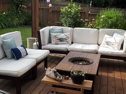 Beautiful Vancouver only 40 minutes away.  Enjoy the wonders of British Columbia