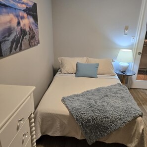 3 bedrooms, desk, iron/ironing board, free WiFi