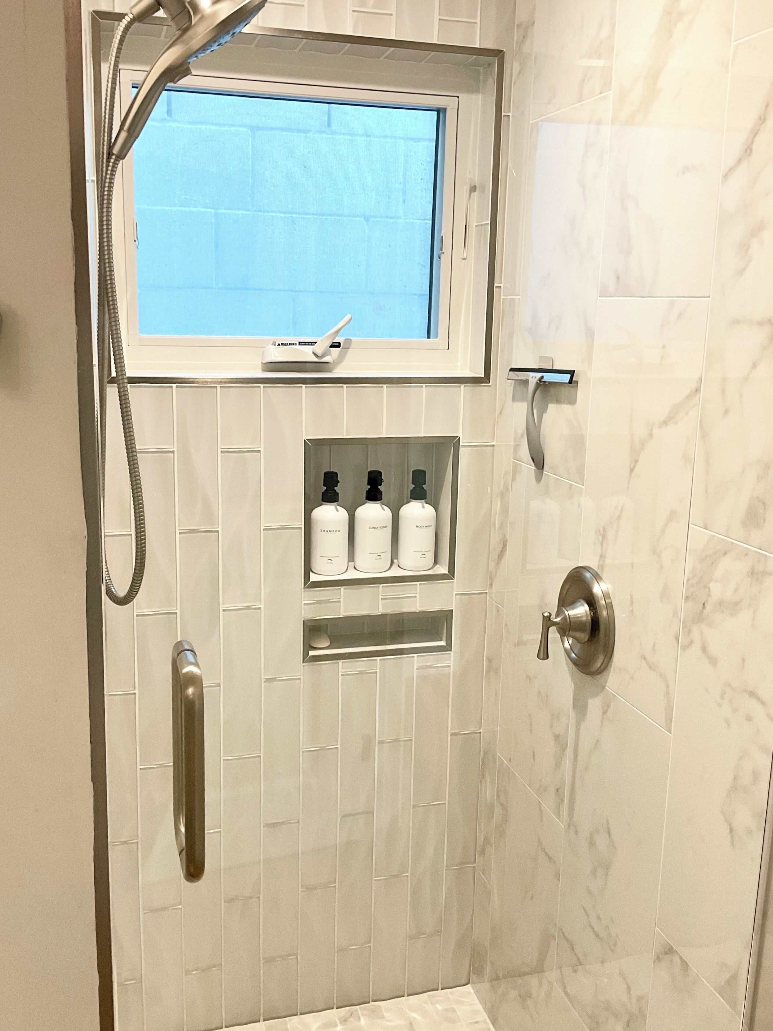 Combined shower/bathtub, hair dryer, towels, soap