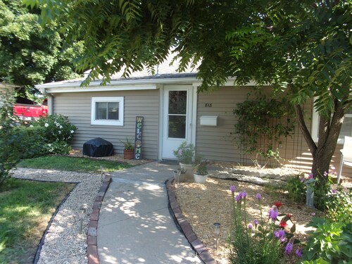 Viihtyisä Woodland-mökki kaupungissa