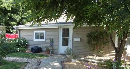 Viihtyisä Woodland-mökki kaupungissa