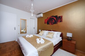 3 Schlafzimmer, Zimmersafe, Schreibtisch, Bügeleisen/Bügelbrett