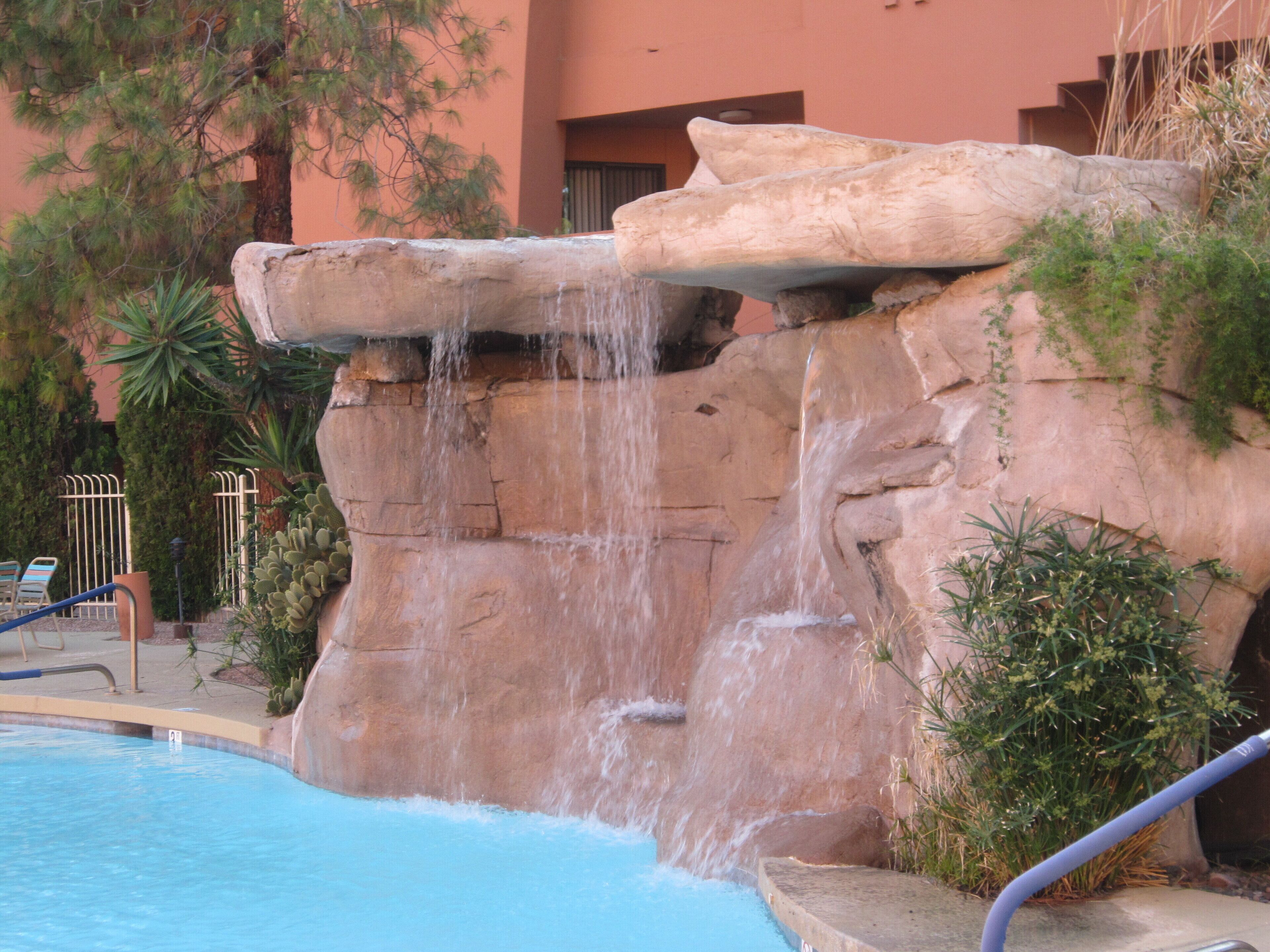 室外游泳池，恒温泳池