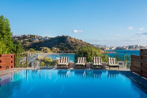 Outdoor pool - Agios Nikolaos Beach Villa / Direct Access to the Beach! (Agios Nikolaos)