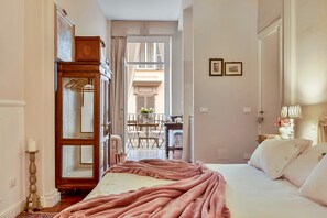 1 bedroom, soundproofing, iron/ironing board, travel cot - ROYAL SUITE, AN ELEGANT WAY TO LIVE THE HOLIDAY (La Spezia)