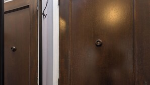 A closed wooden door with a brass doorknob and a small keyhole. - Tonia's house in Athens (Athens)