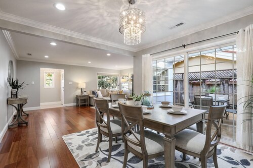 Gorgeous entire house in a Safe & Quiet Neighborhood (SFO/SF/Bart)