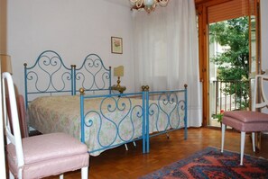 2 bedrooms, iron/ironing board, travel crib, internet