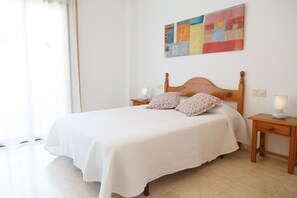 1 chambre, fer et planche à repasser, draps fournis