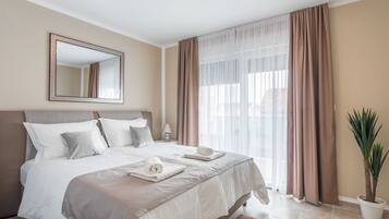 3 chambres, coffres-forts dans les chambres, fer et planche Ă repasser