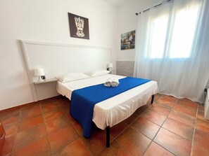 2 bedrooms, iron/ironing board, travel cot, free WiFi