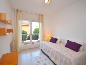 3 bedrooms, iron/ironing board, Internet