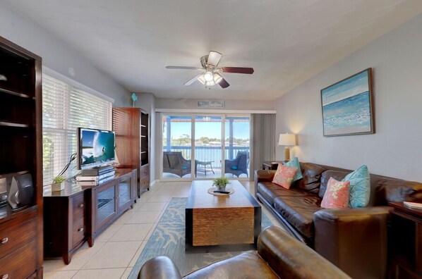 TV - Caddy's Boat House – Waterfront Balcony, Pet-Friendly & Steps from Indian Shores Beach (Indian Shores)